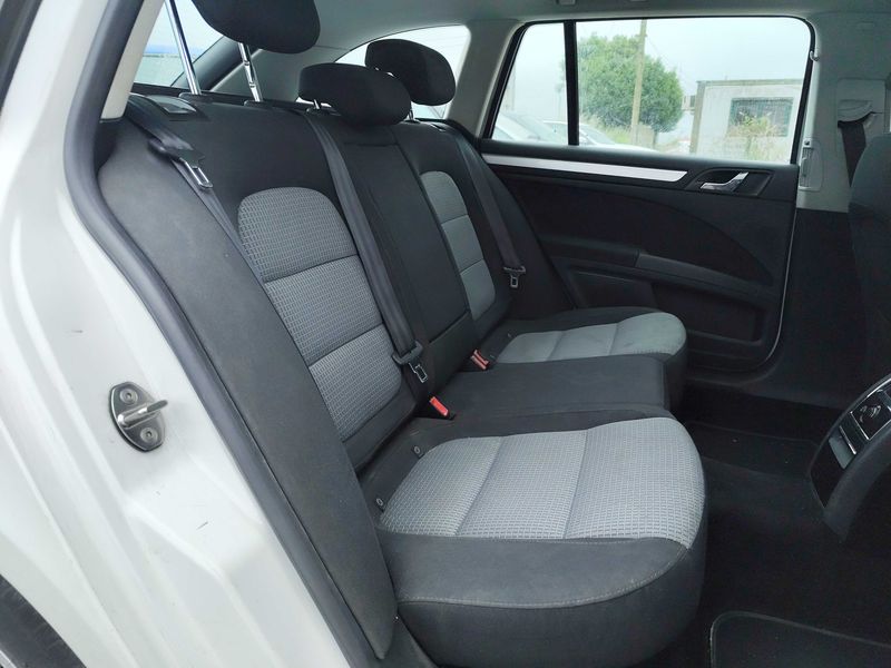 Skoda Superb 2.0 TDI Ambition — zdjęcie 14