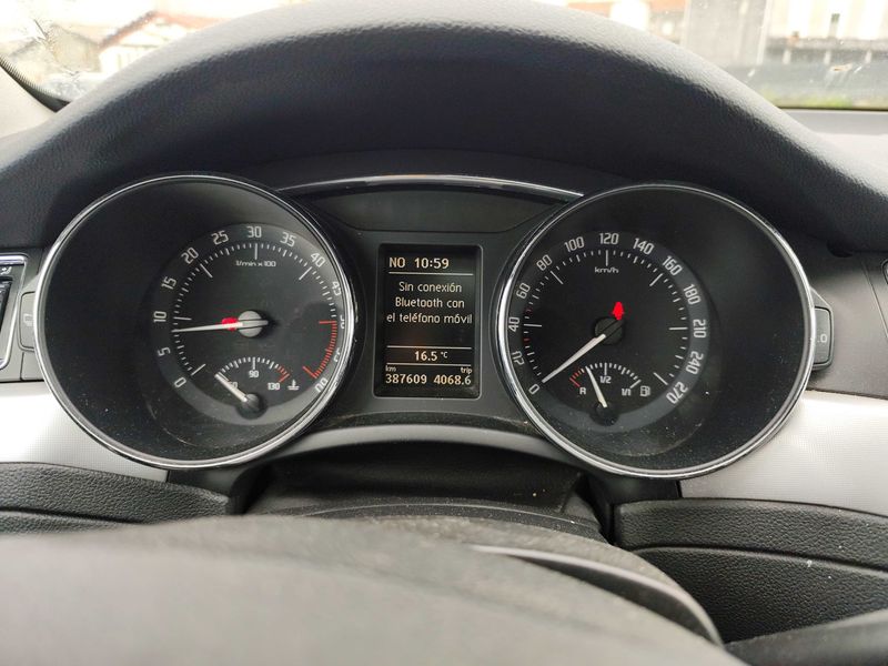 Skoda Superb 2.0 TDI Ambition — zdjęcie 12