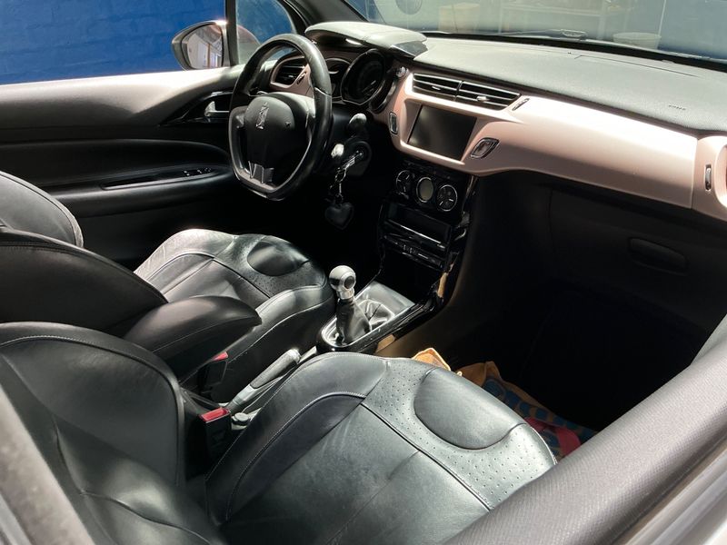 DS Automobiles DS3 1.2 PureTech GIVENCHY Le MakeUp — zdjęcie 3