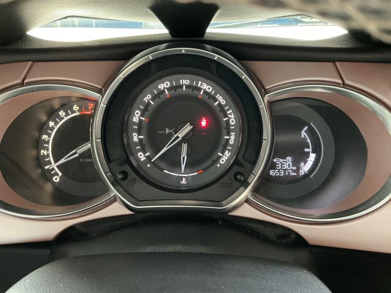 DS Automobiles DS3 1.2 PureTech GIVENCHY Le MakeUp — zdjęcie 4