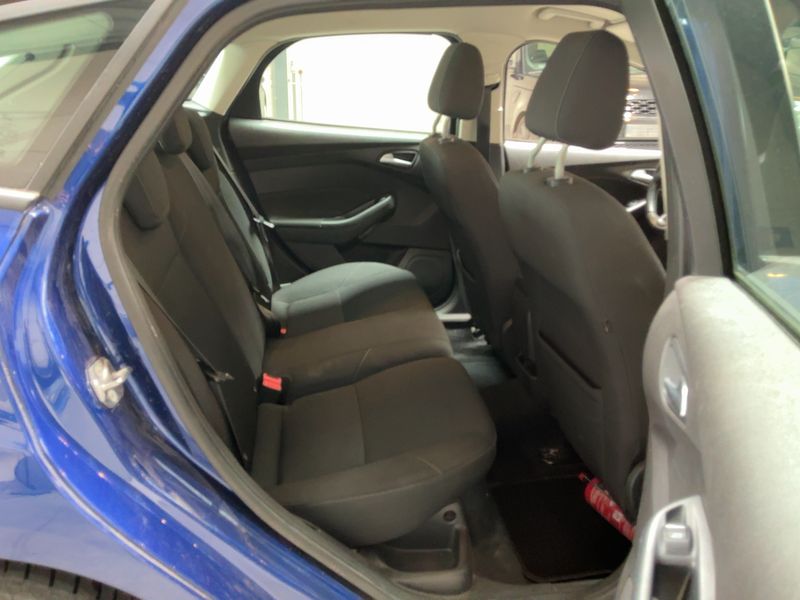 Ford Focus 1.0 EcoBoost Business — zdjęcie 14