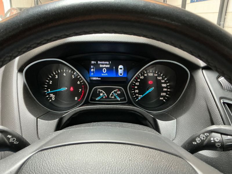 Ford Focus 1.0 EcoBoost Business — zdjęcie 13