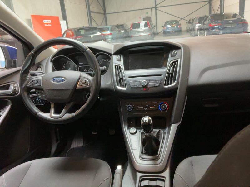 Ford Focus 1.0 EcoBoost Business — zdjęcie 12