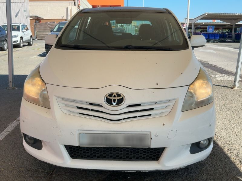 Toyota Verso 2.0 D-4D Active 2011 – снимка 14