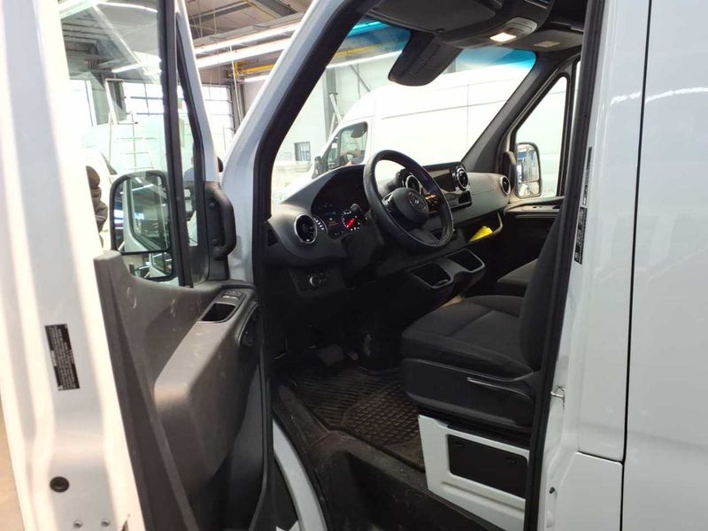 Mercedes-Benz Sprinter 317 CDI Kasten L3 / L4 — zdjęcie 6