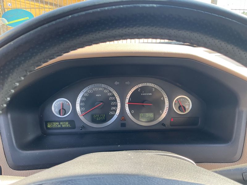 Volvo XC70 2.4 D5 Momentum AWD — zdjęcie 4