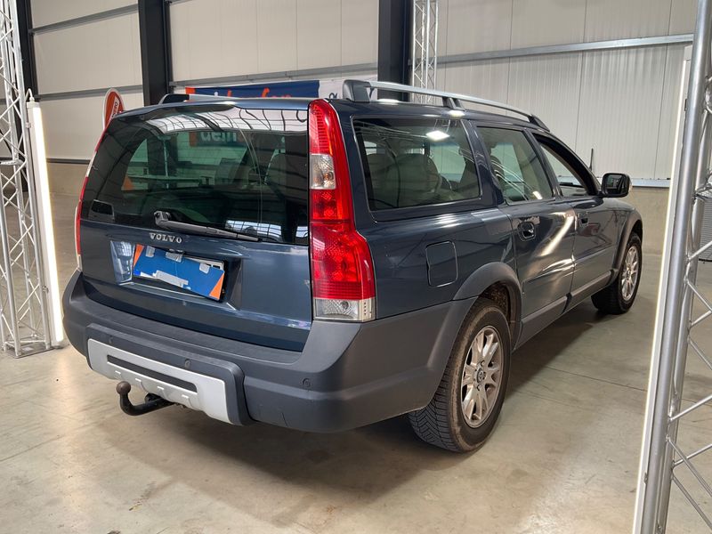Volvo XC70 2.4 D5 Momentum AWD — zdjęcie 2