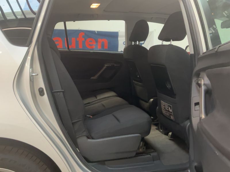 Toyota Verso 1.8 Executive — zdjęcie 14