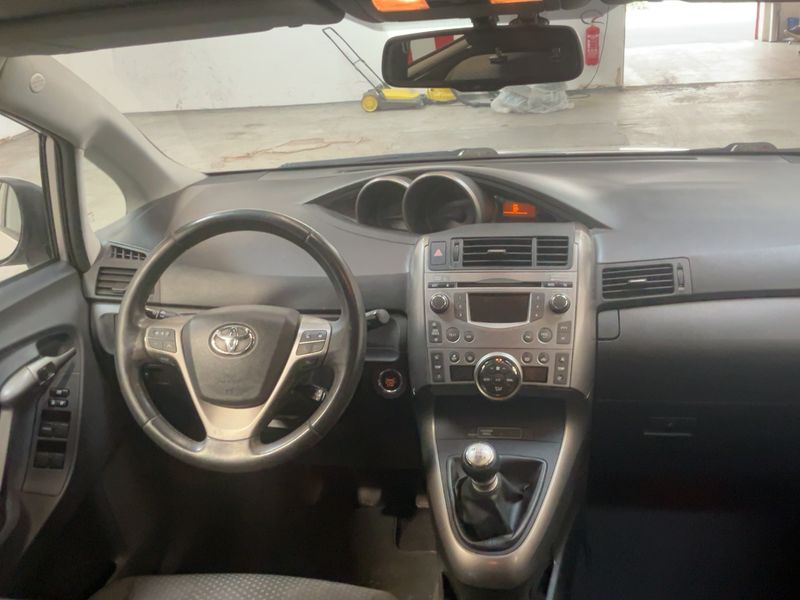 Toyota Verso 1.8 Executive — zdjęcie 12