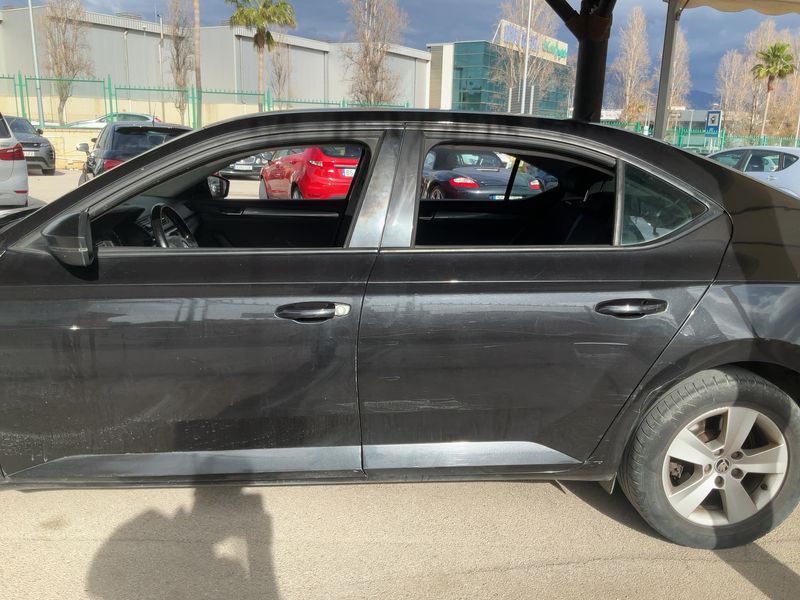 Skoda Superb 2.0 TDI Active — zdjęcie 4