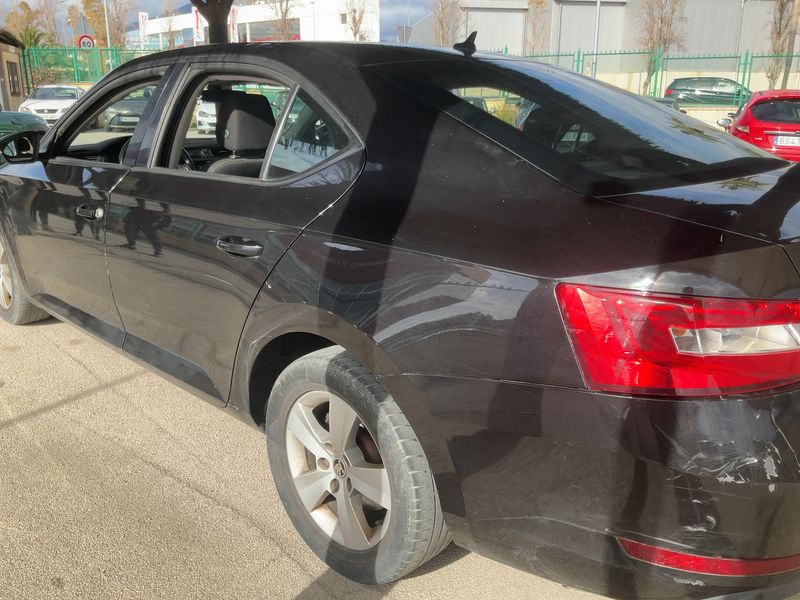 Skoda Superb 2.0 TDI Active — zdjęcie 3