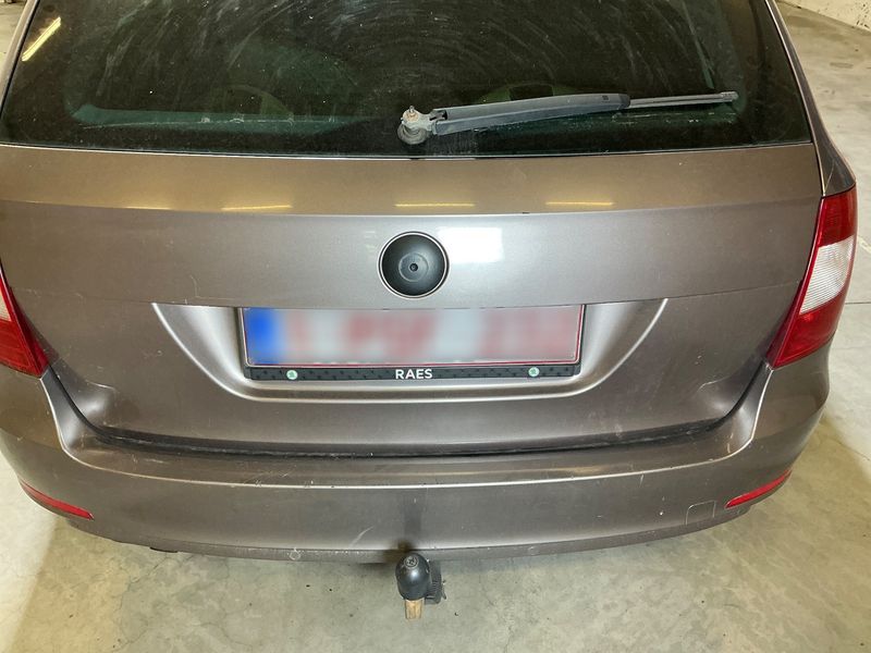 Skoda Superb 1.6 TDI Ambition 2011 – снимка 40