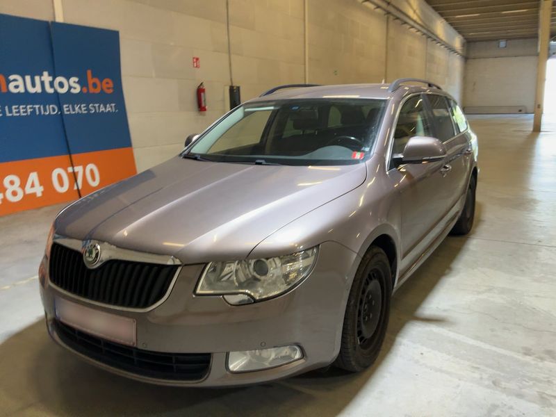 Skoda Superb 1.6 TDI Ambition 2011 – снимка 1