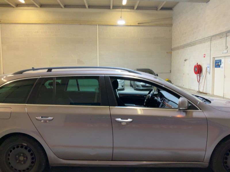 Skoda Superb 1.6 TDI Ambition 2011 – снимка 10
