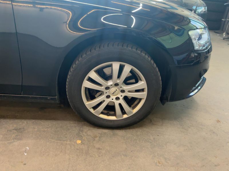 Audi A4 2.0 TDI quattro Attraction 2012 – снимка 11