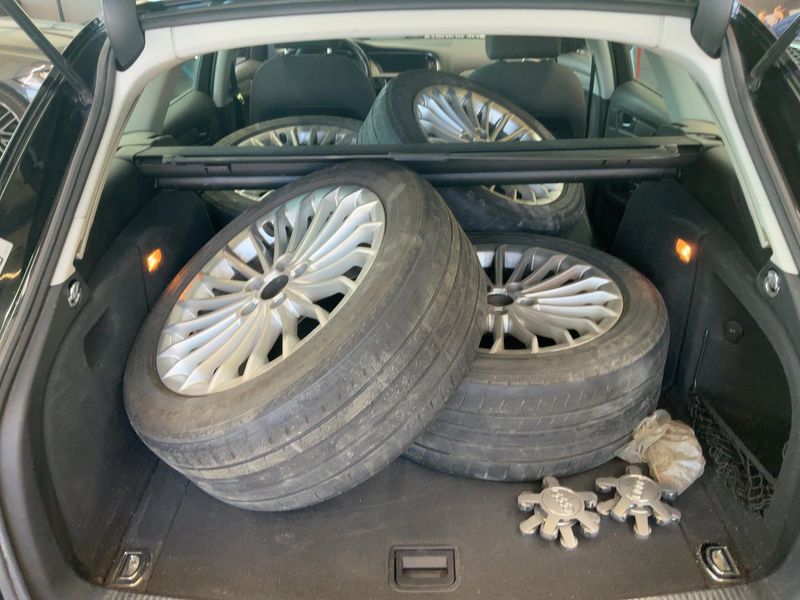 Audi A4 2.0 TDI quattro Attraction 2012 – снимка 16