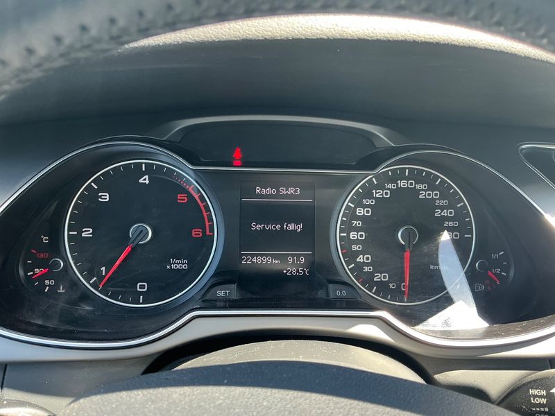 Audi A4 2.0 TDI quattro Attraction 2012 – снимка 19