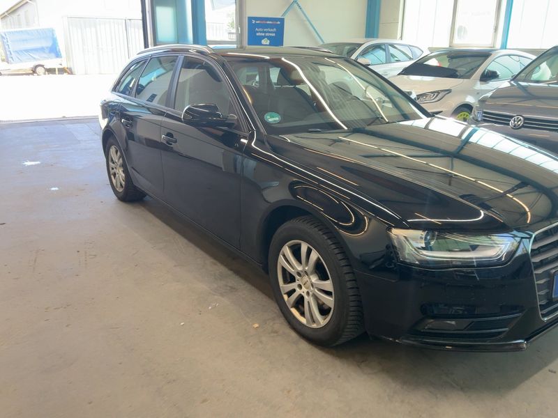 Audi A4 2.0 TDI quattro Attraction 2012 – снимка 12
