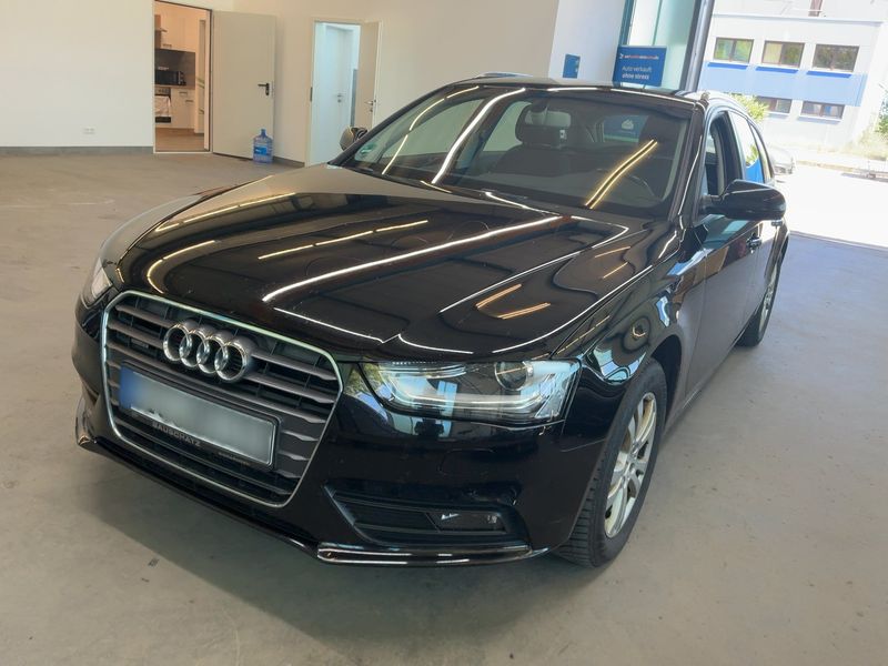 Audi A4 2.0 TDI quattro Attraction 2012 – снимка 1
