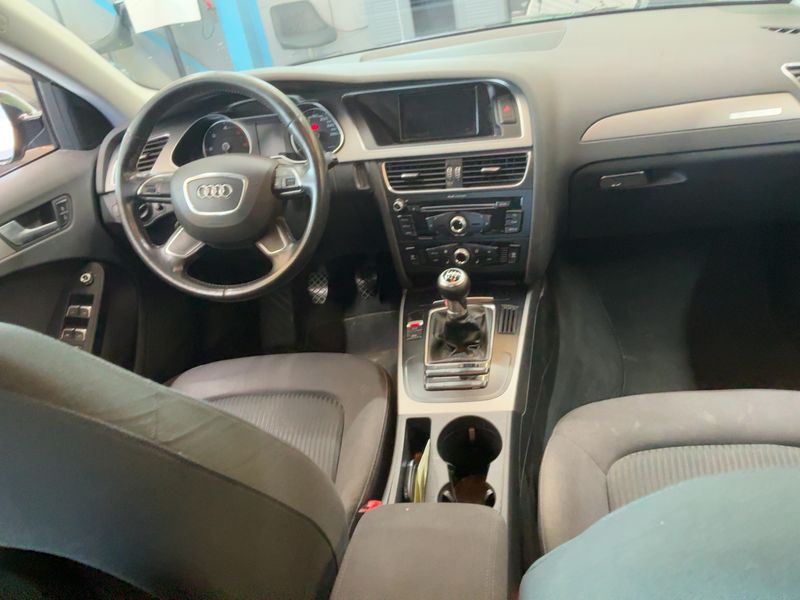 Audi A4 2.0 TDI quattro Attraction 2012 – снимка 18