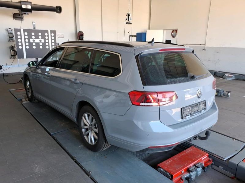Volkswagen Passat 2.0 TDI Business — zdjęcie 2