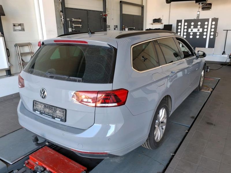 Volkswagen Passat 2.0 TDI Business — zdjęcie 4