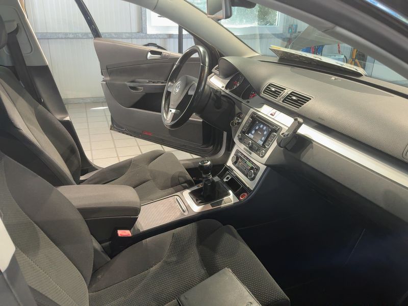 Volkswagen Passat 2.0 TDI Comfortline 2010 – снимка 17