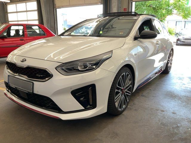 Kia pro_cee'd 2021 — photo 1