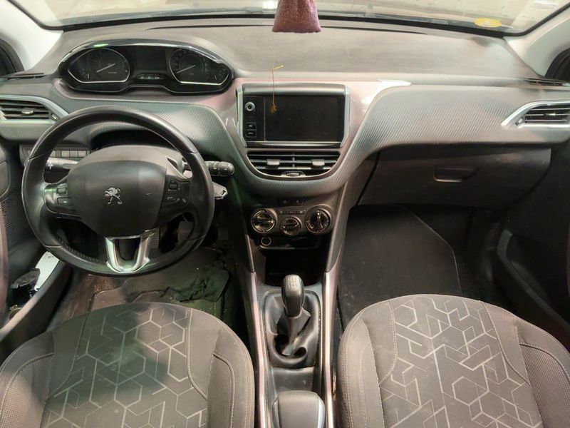 Peugeot 2008 1.6 e-HDi Active 2015 – снимка 17
