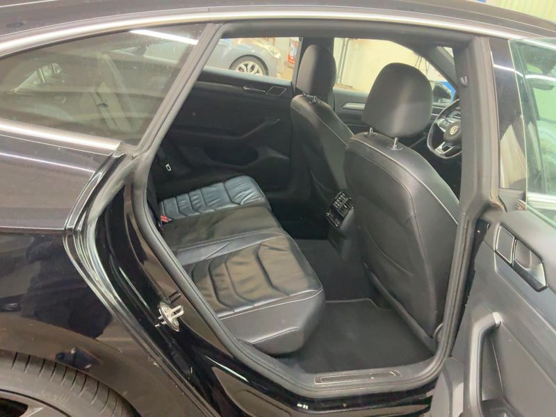 Volkswagen Arteon 2.0 TDI R-Line — zdjęcie 14