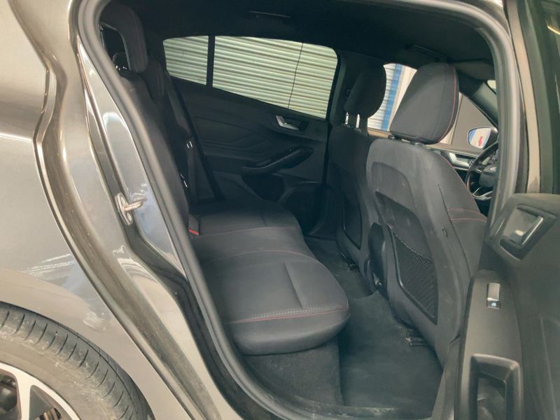Ford Focus 1.5 TDCi EcoBlue ST-Line — zdjęcie 14