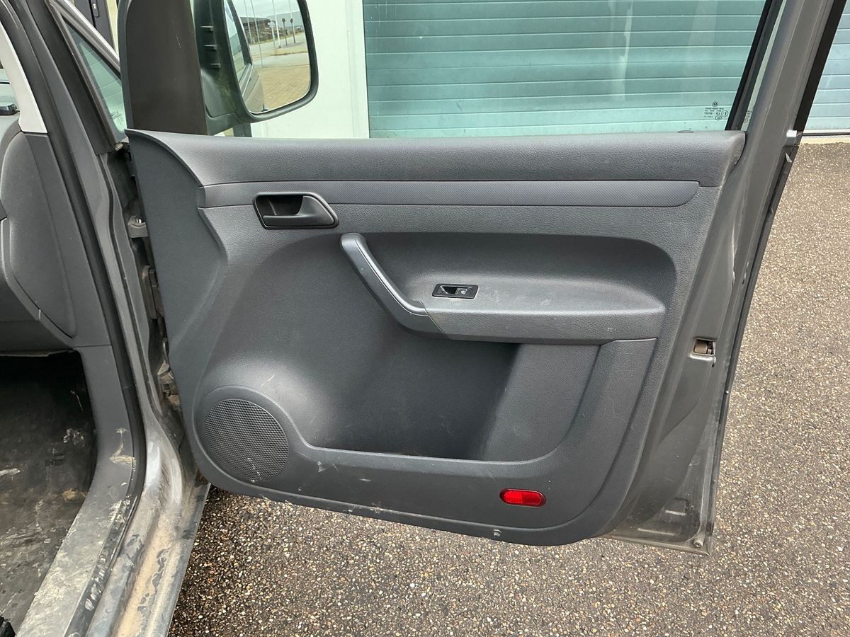 Volkswagen Caddy 2014 — photo 31