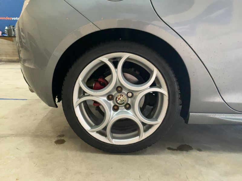 Alfa Romeo Giulietta 1.8 Turbo Quadrifoglio Verde 2011 – снимка 9