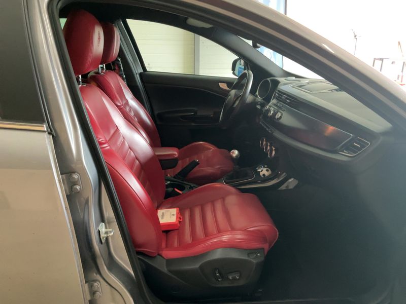Alfa Romeo Giulietta 1.8 Turbo Quadrifoglio Verde — zdjęcie 11
