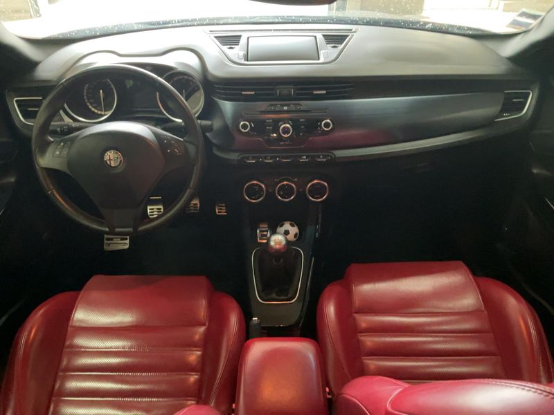 Alfa Romeo Giulietta 1.8 Turbo Quadrifoglio Verde — zdjęcie 12