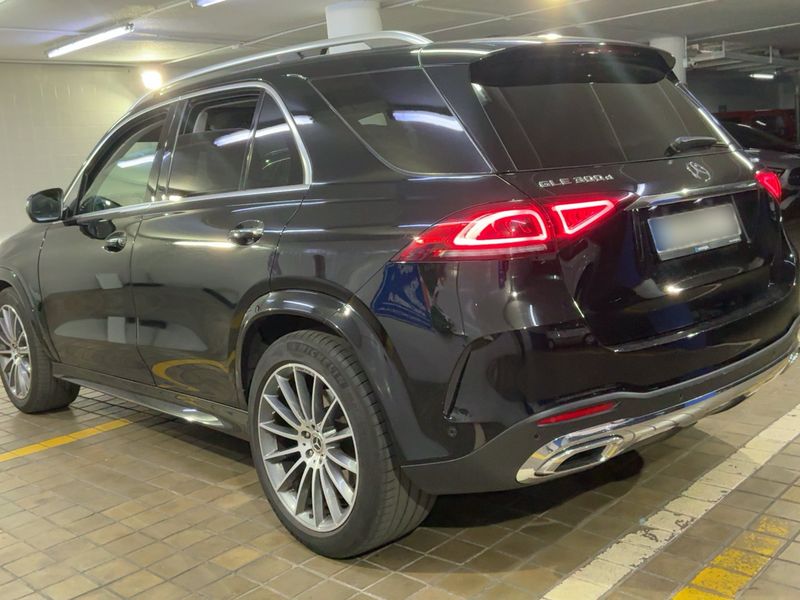 Mercedes-Benz GLE-Klasse GLE 300 d Mild-Hybrid 4Matic AMG Line — zdjęcie 3