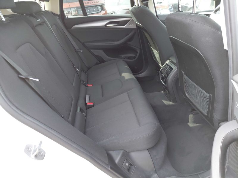 BMW X3 xDrive 20d Advantage — zdjęcie 14