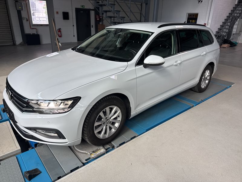 Volkswagen Passat 2.0 TDI Business — zdjęcie 1