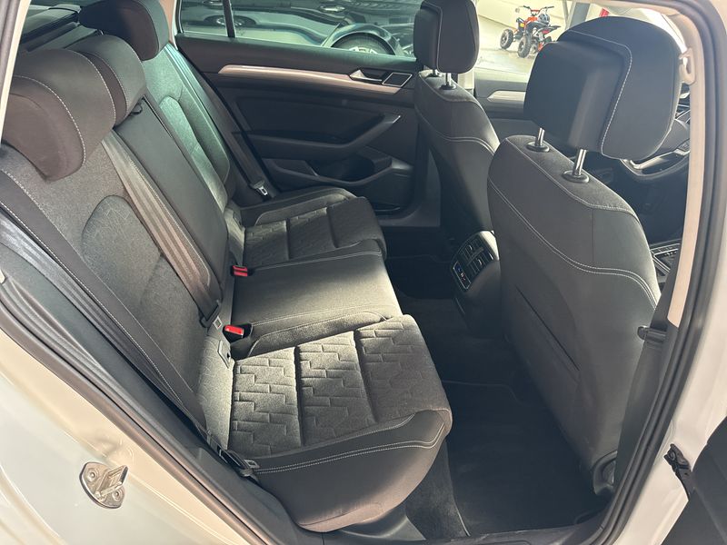 Volkswagen Passat 2.0 TDI Business — zdjęcie 14