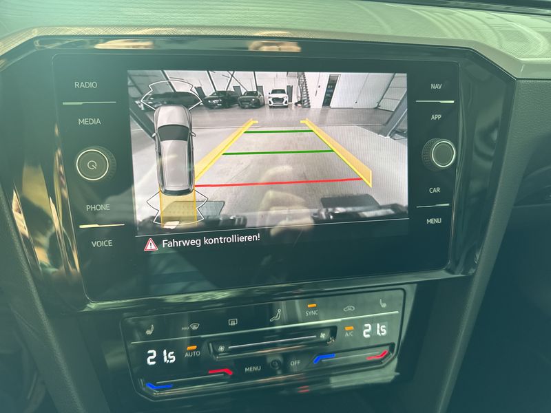Volkswagen Passat 2.0 TDI Business — zdjęcie 23