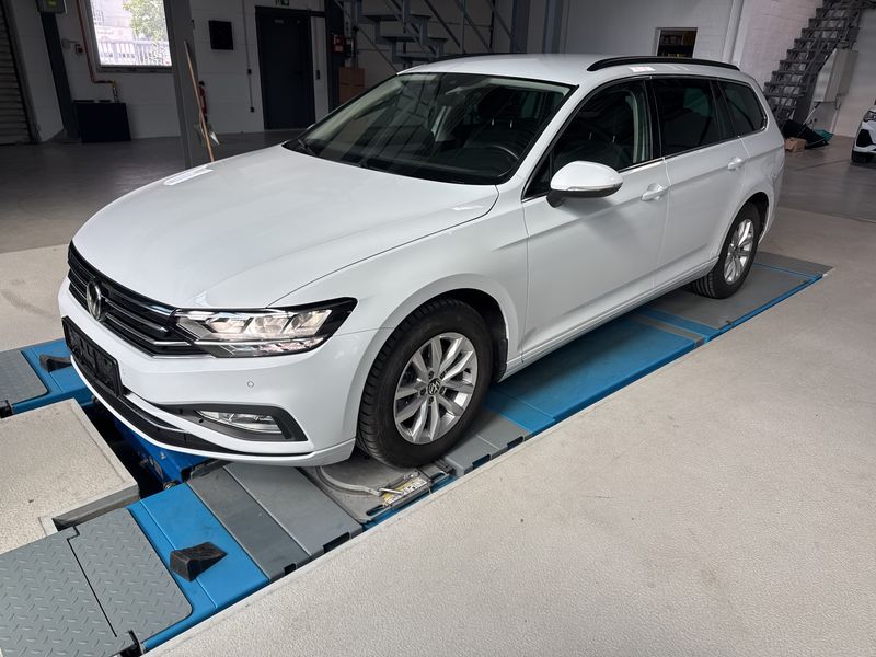 Volkswagen Passat 2.0 TDI Business — zdjęcie 2