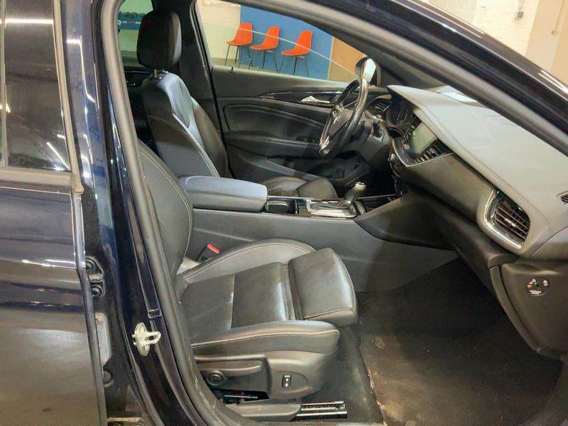 Opel Insignia Sports Tourer 2.0 CDTI Dynamic — zdjęcie 11
