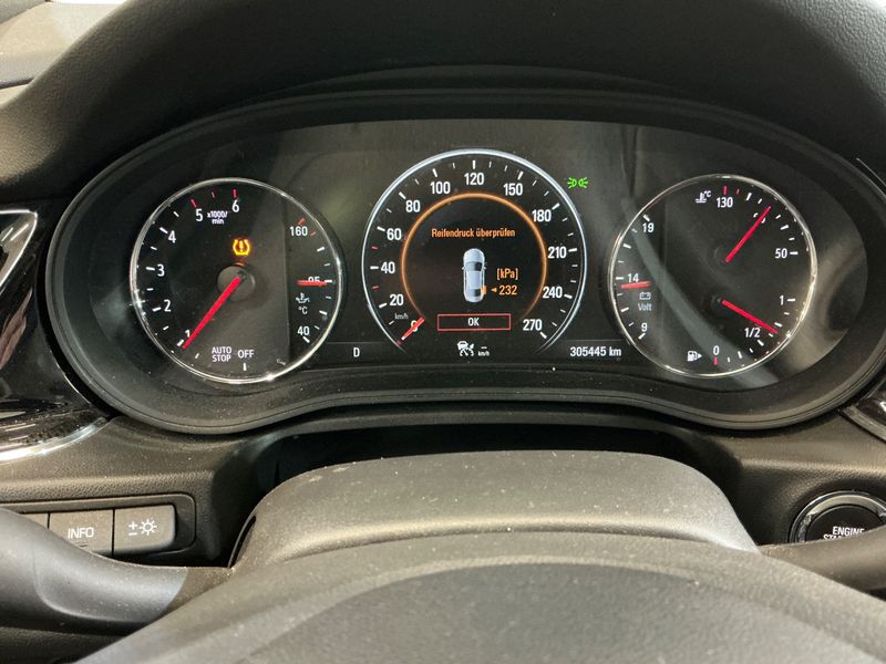 Opel Insignia Sports Tourer 2.0 CDTI Dynamic — zdjęcie 13