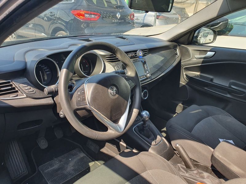 Alfa Romeo Giulietta 1.6 JTD Basis — zdjęcie 11