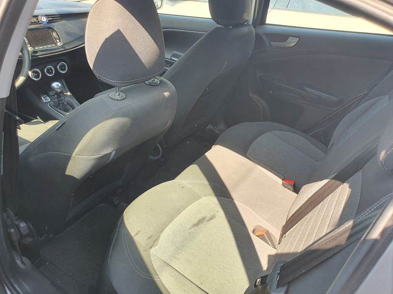 Alfa Romeo Giulietta 1.6 JTD Basis — zdjęcie 13