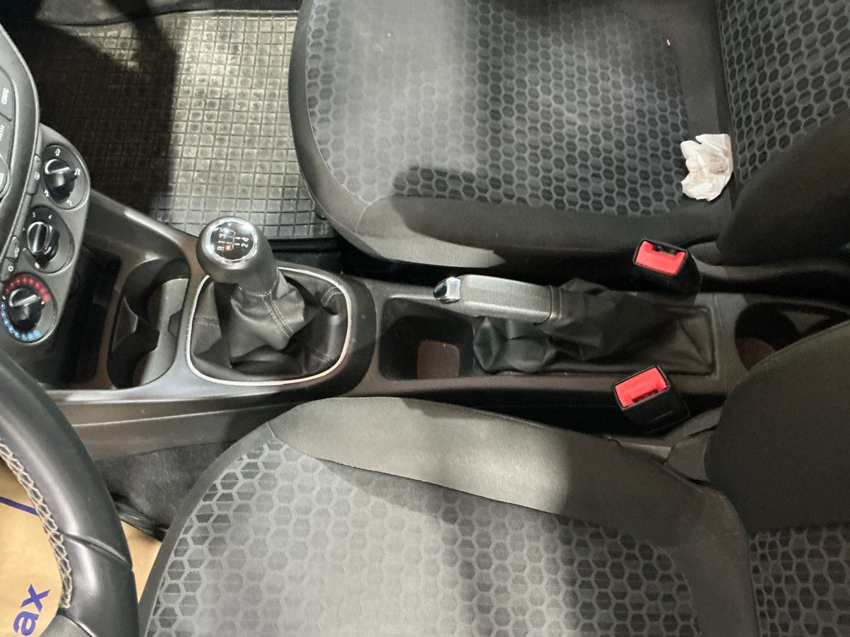 Opel Corsa 2015 — photo 31