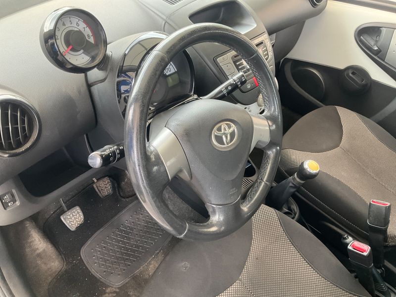 Toyota Aygo 1.0 City 2013 – снимка 27