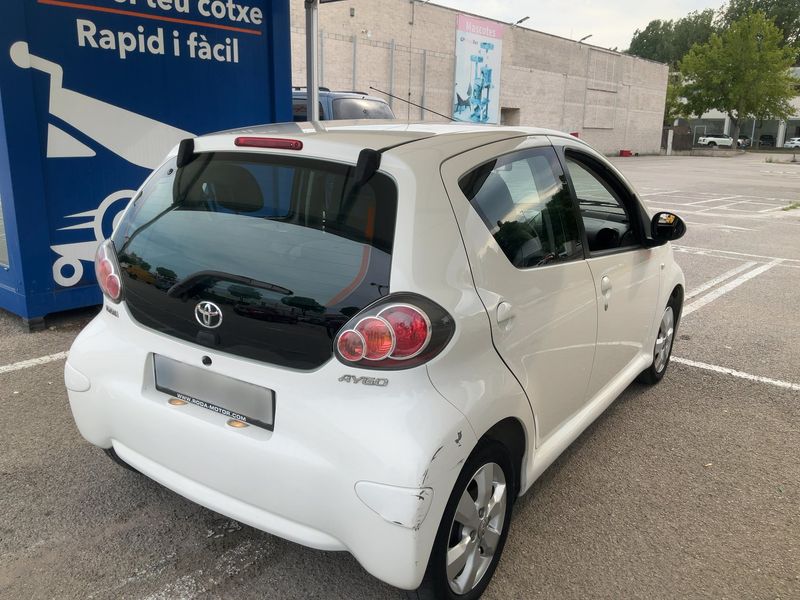 Toyota Aygo 1.0 City 2013 – снимка 8