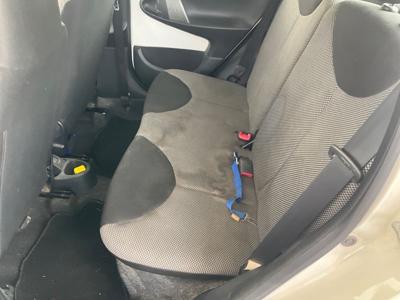 Toyota Aygo 1.0 City 2013 – снимка 29