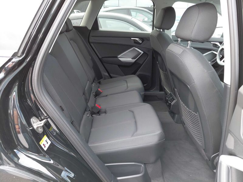 Audi Q3 35 TDI Advanced — zdjęcie 14
